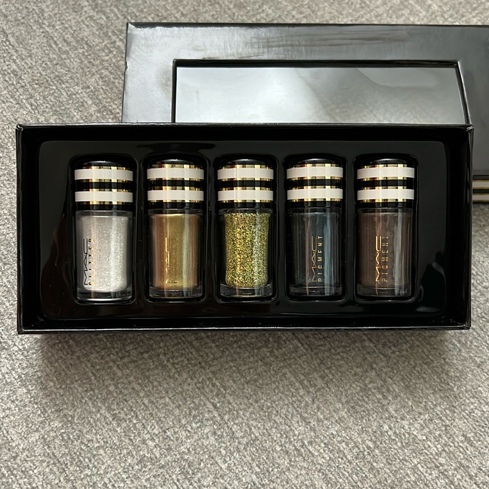 Mac Cosmetics Limited Edition Pigments, New In Box